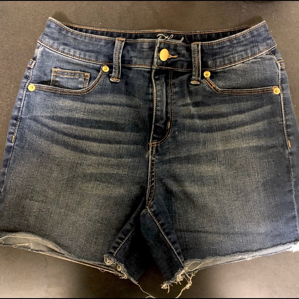 ⭐️ 4/$20 Universal Thread Shorts Size 0/25